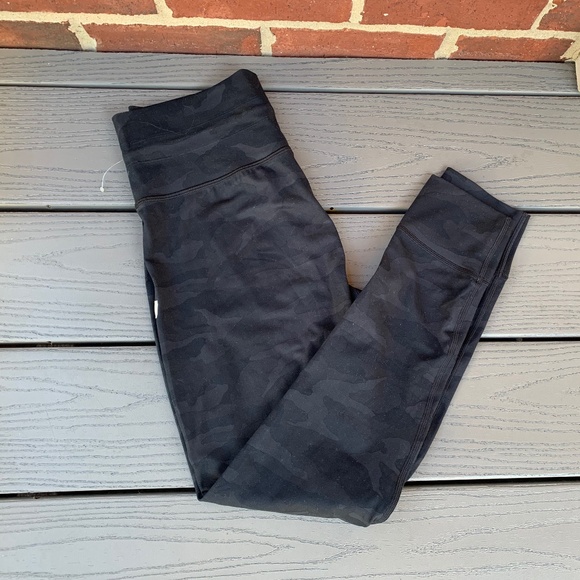 Vuori Halo Essential Hoodie and Vuori Daily Legging Set - Picture 12 of 16